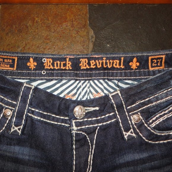 ROCK REVIVAL Women's Distressed Blue Denim "Elaina" Capri Jeans Size 27 - Picture 2 of 10